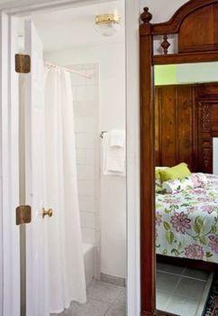 American Guest House, A Dc 2*