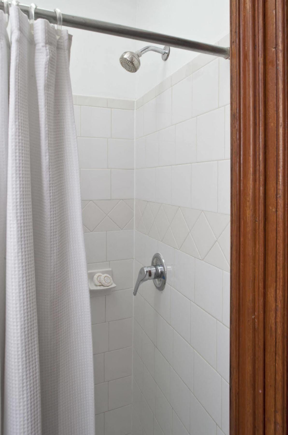 American Guest House, A Dc Locanda 2*