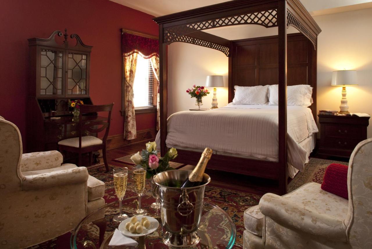 American Guest House, A Dc 2*